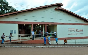 23 de Maio - Museu Kuahí da cultura indígena, onde os funcionários são índios das aldeias próximas. O museu fica localizado bem no centro da cidade - Oiapoque (AP) 72 Anos.