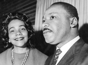 27 de Abril - 1927 — Coretta King com o marido Martin Luther King..