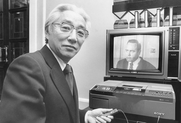 3 de Outubro - 1999 — Akio Morita, inventor e empresário japonês (n. 1921).