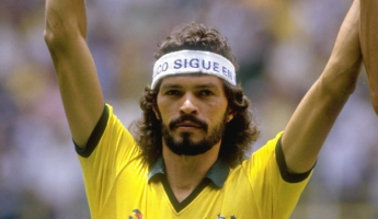 19 de Fevereiro - Sócrates - futebolista brasileiro, 32