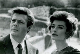 27 de Abril - Anouk Aimée, atriz francesa, 6, com Marcello Mastroianni no filme La Dolce Vita, 1960 - Federico Fellini